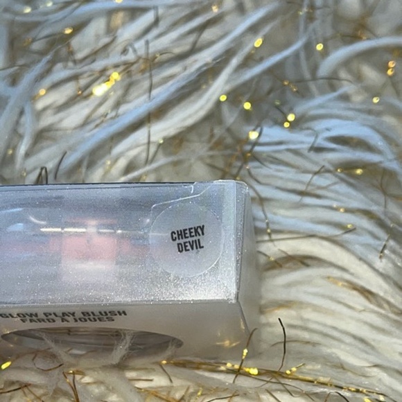 MAC Cosmetics Glow Play Blush Cheeky Devil - Picture 5 of 5